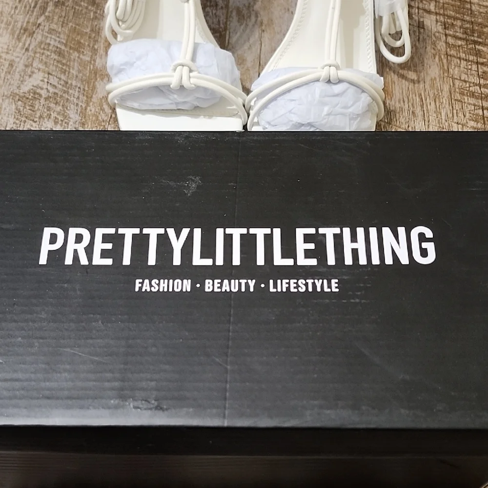 PrettyLittleThing Black and White Heels with Chunky Platform and Thin Straps - Picture 2 of 8